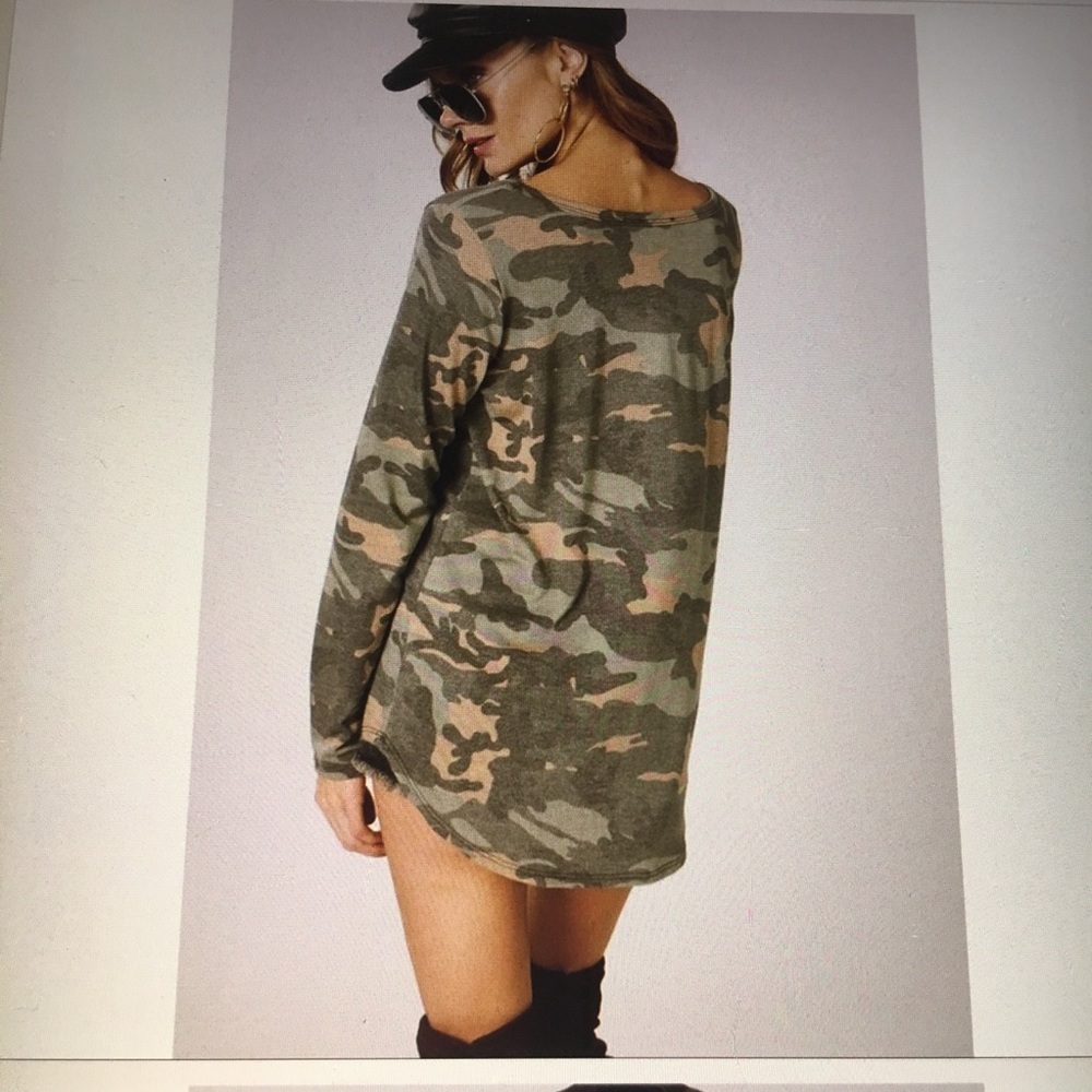NWT Camo V Neck Top - Picture 3 of 6